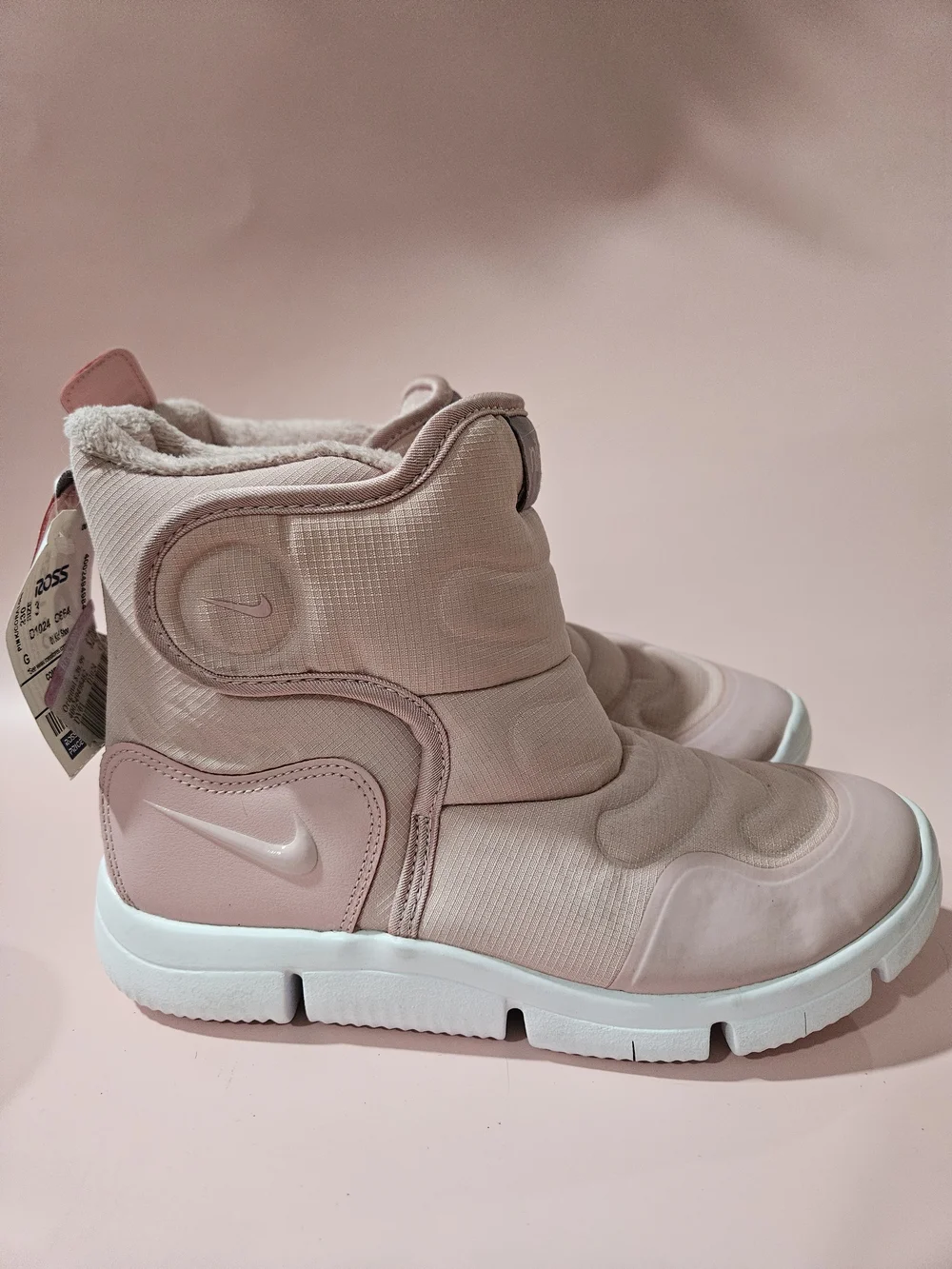 Nike Kids Pink Tan Padded Winter Boots. A Few Marks From Being Stored.  Bin 10.